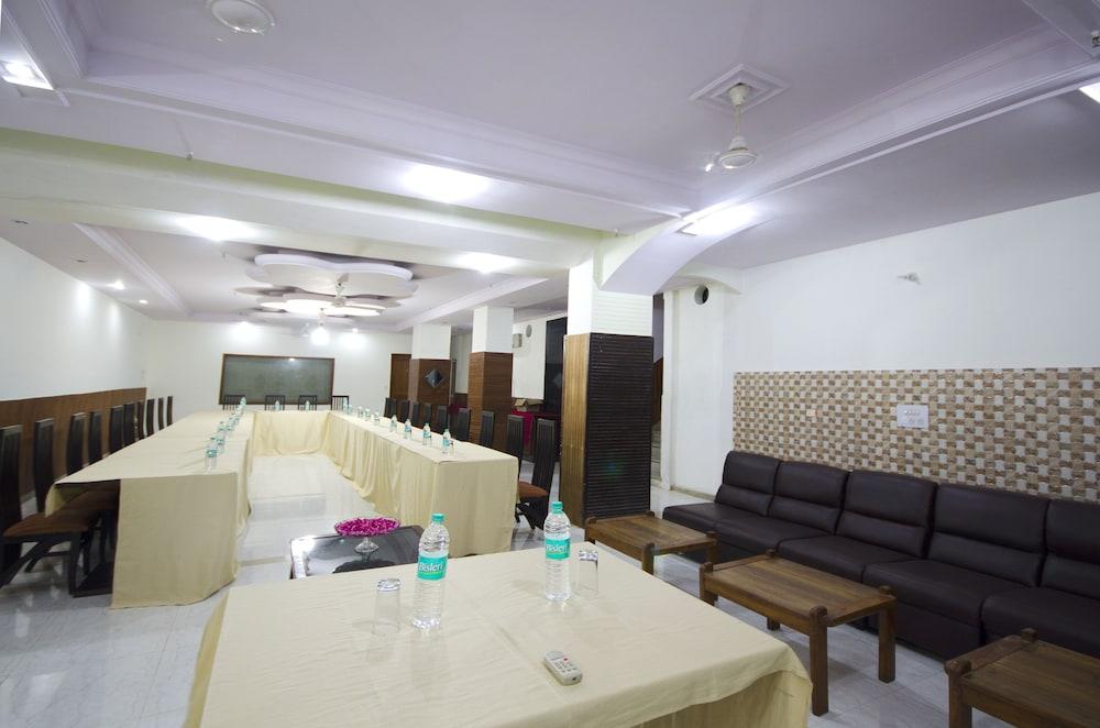 Hotel Pablas International, New Delhi, Near Metro Экстерьер фото