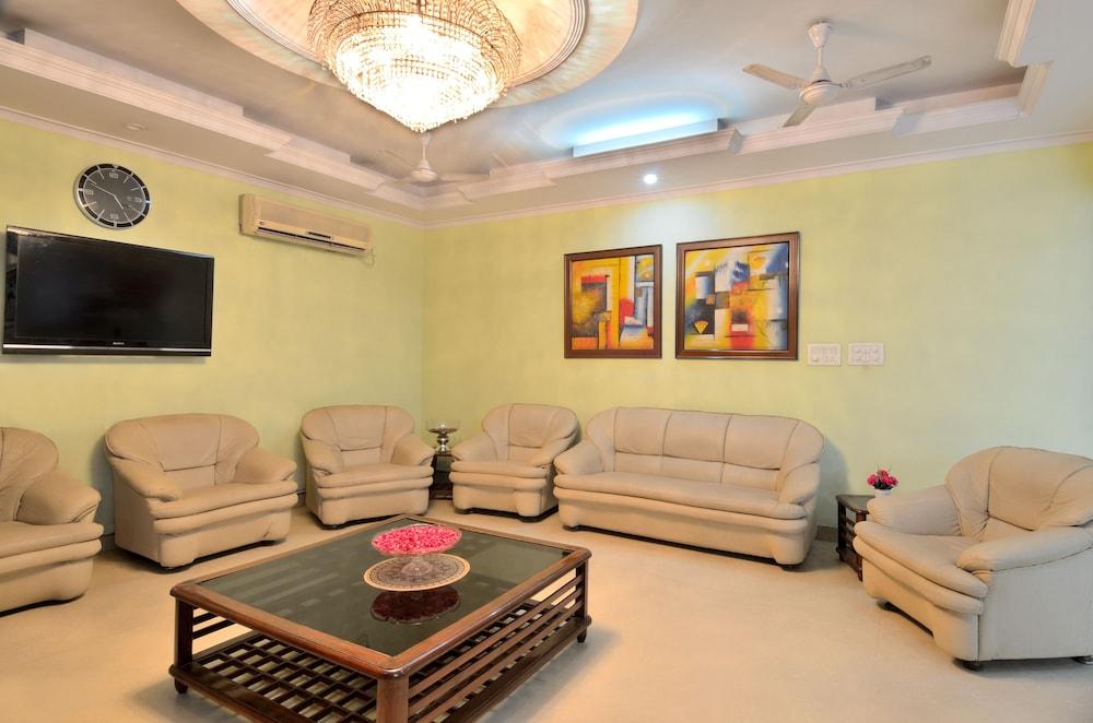 Hotel Pablas International, New Delhi, Near Metro Экстерьер фото