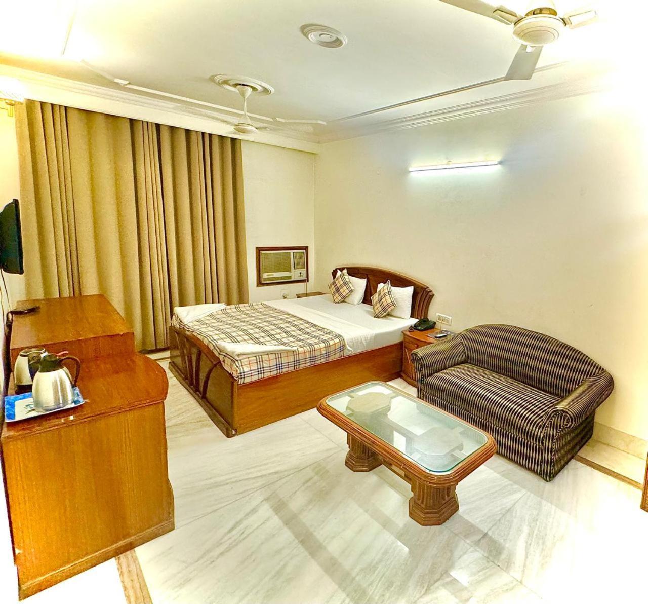 Hotel Pablas International, New Delhi, Near Metro Экстерьер фото