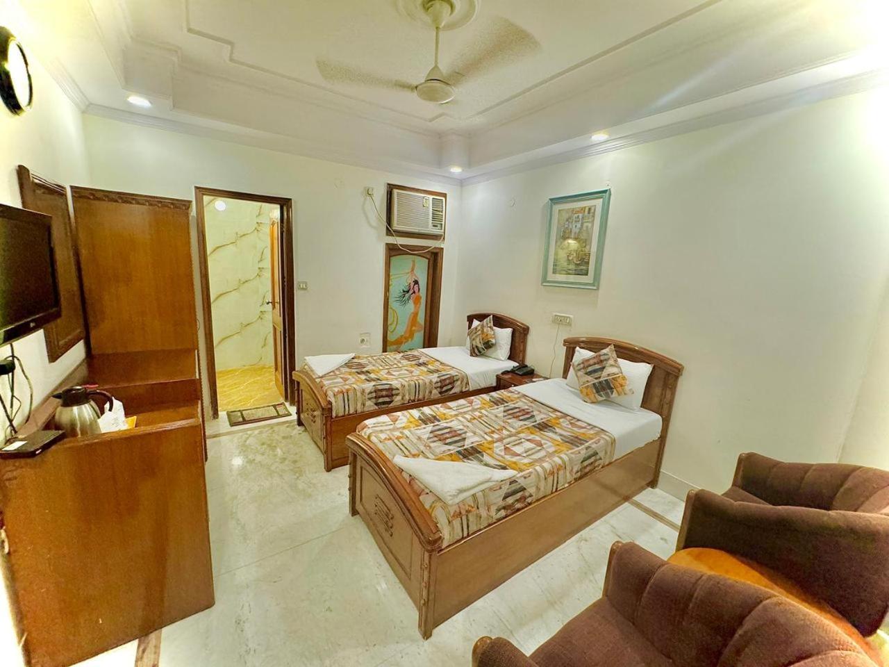 Hotel Pablas International, New Delhi, Near Metro Экстерьер фото