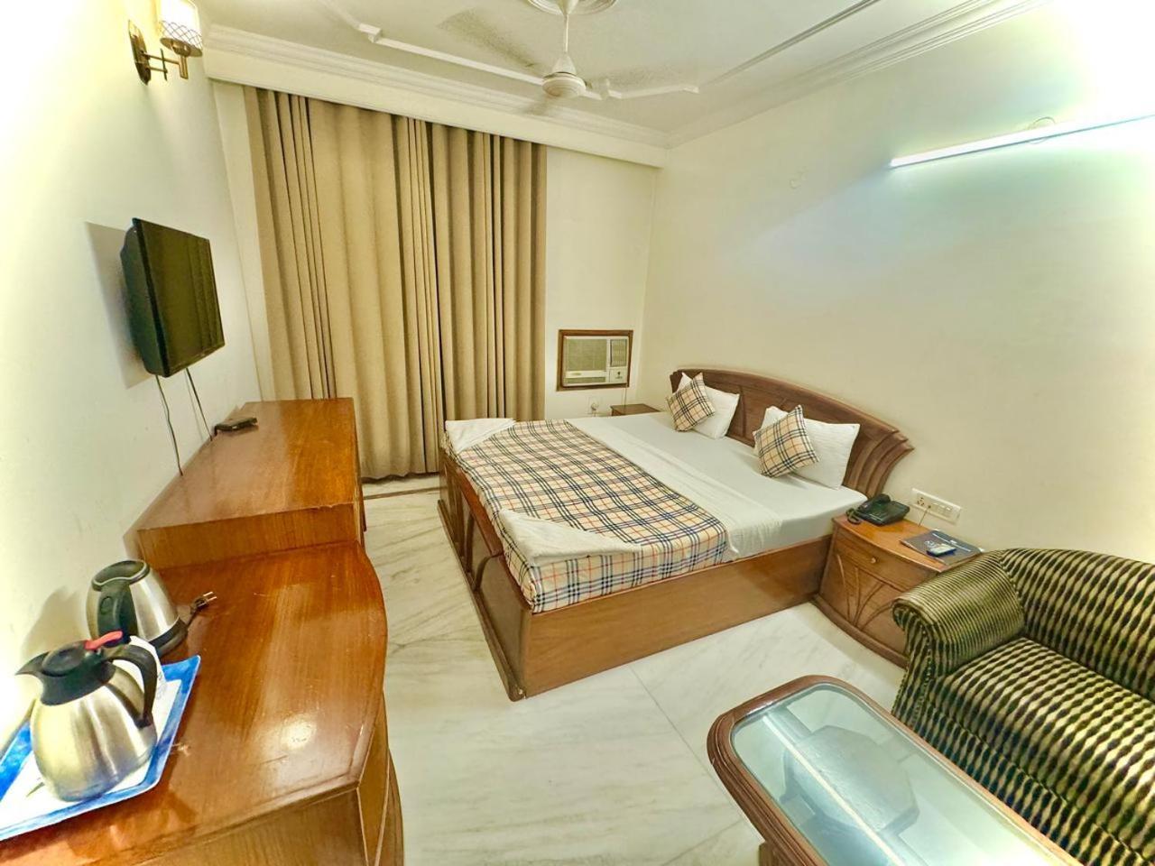 Hotel Pablas International, New Delhi, Near Metro Экстерьер фото