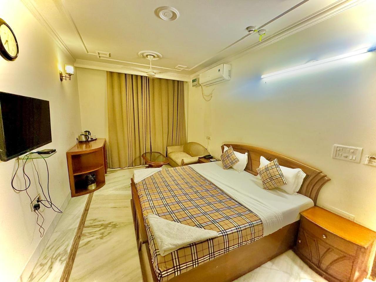 Hotel Pablas International, New Delhi, Near Metro Экстерьер фото