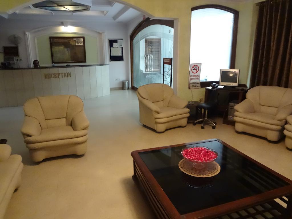 Hotel Pablas International, New Delhi, Near Metro Экстерьер фото
